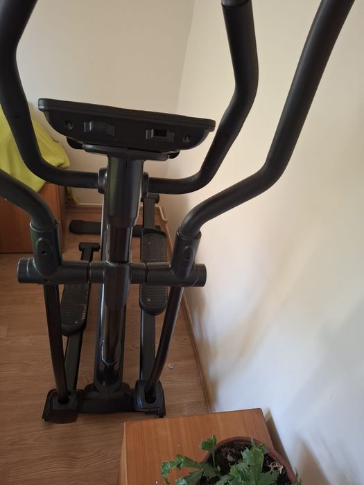 Vând bicicleta eliptica