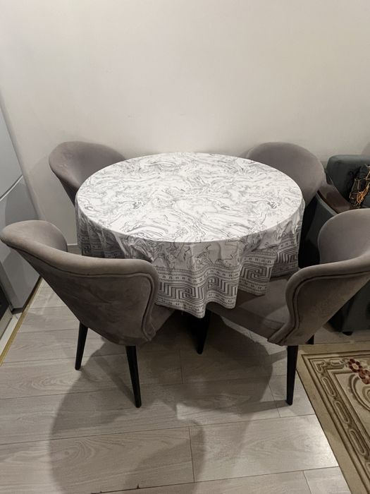 Стол круглый и 3 стула