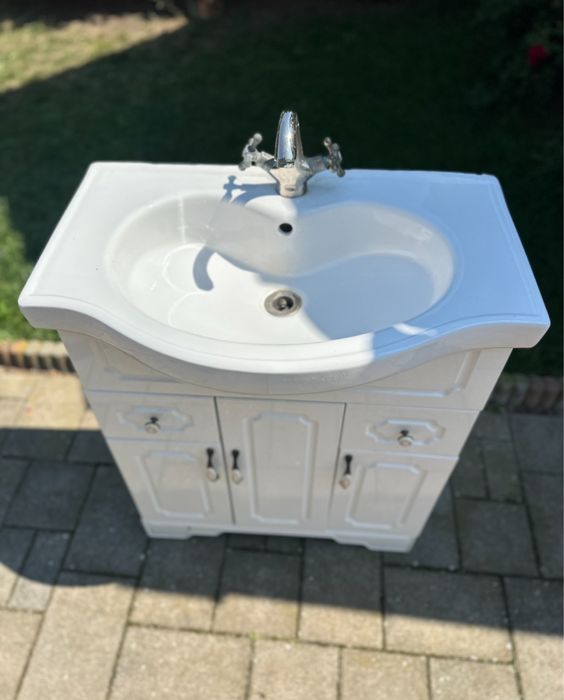 Set baie , lavoar si dulap