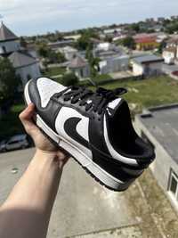 Nike dunk panda low 42.5