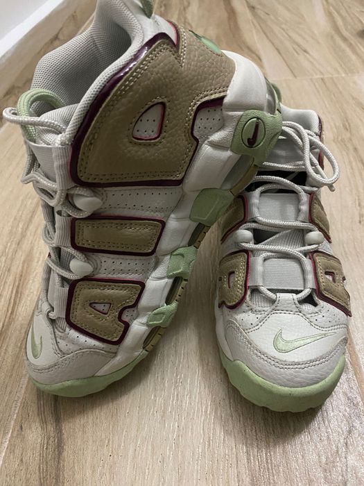 Adidasi Nike sportswear air more