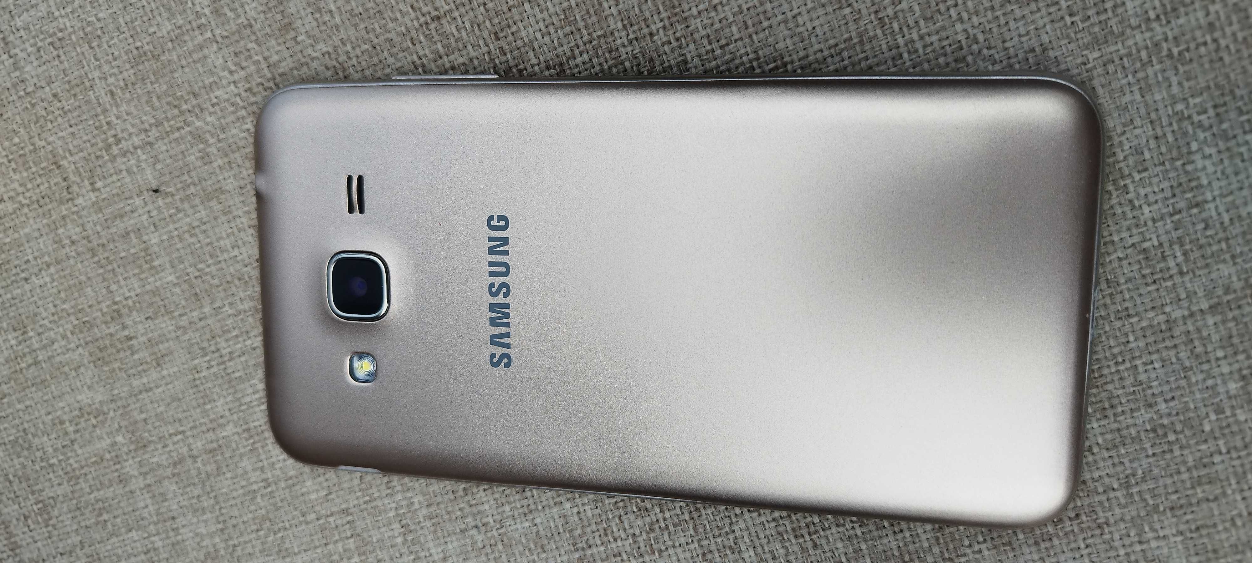 Samsung J3 почти нов