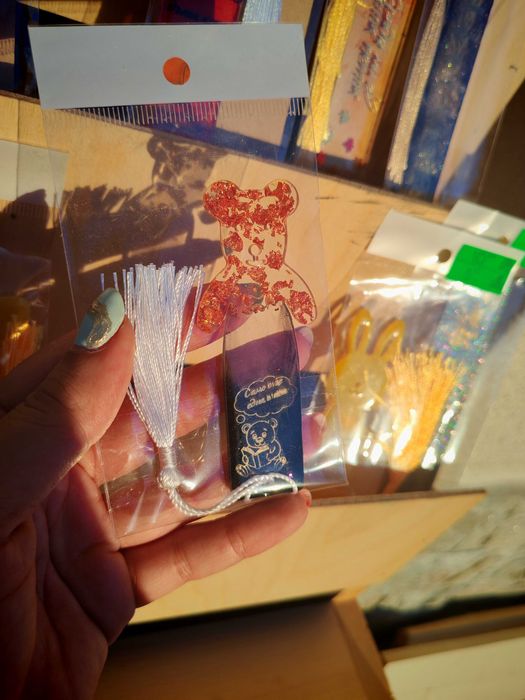 Книгоразделител от епоксидна смола – ръчно изработен, уникален подарък