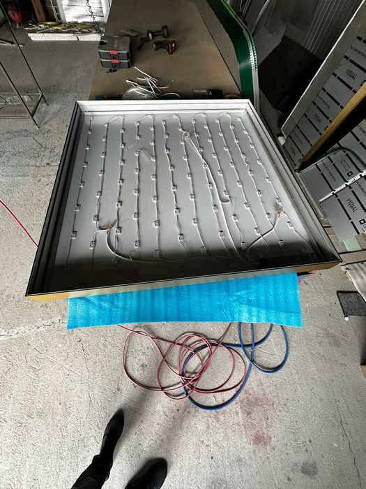 Casete luminoase, reclame ….scari de bloc, asociatii.