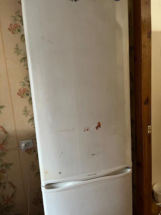 Холодильник рабочий продам