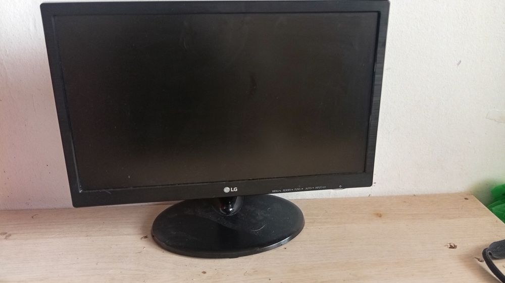 Vând montor în stare buna de 60 hz