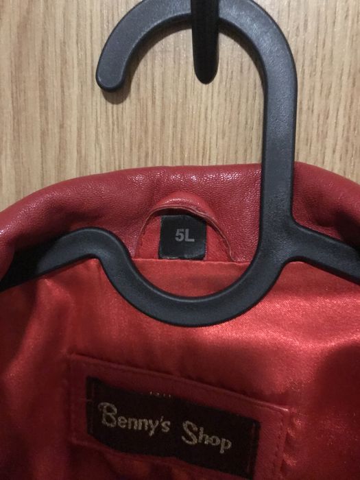 Scurta piele culoare rosie