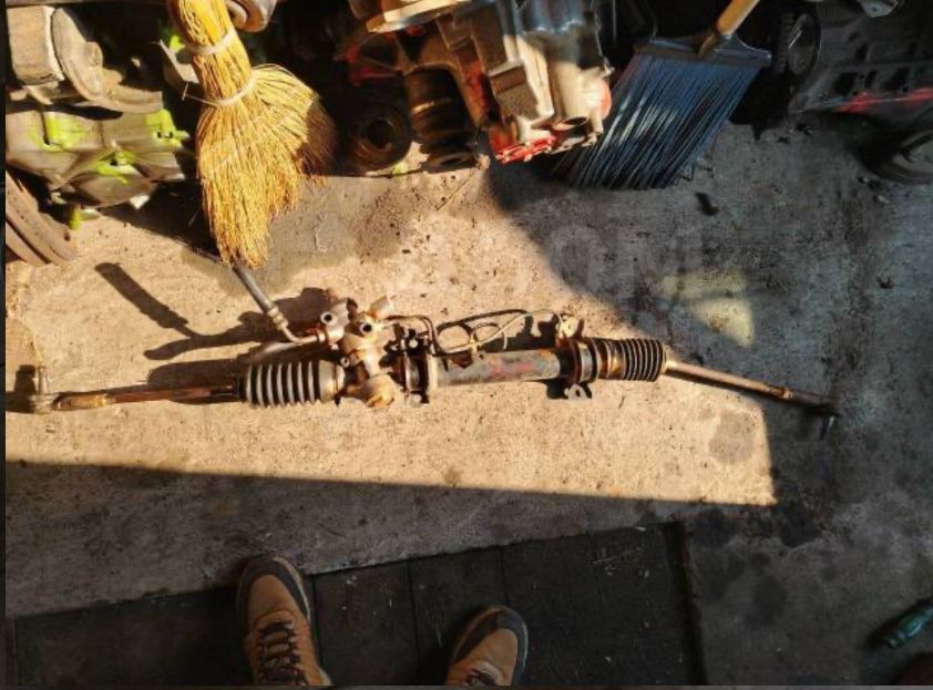 Продам рулевую рейку тойота целика т18