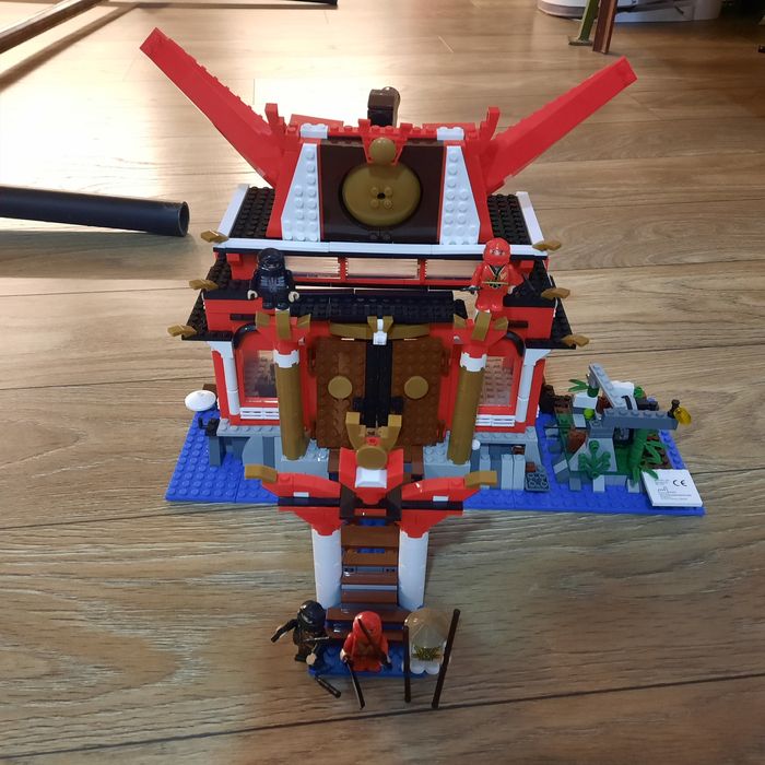 Конструктор,914 части.Без липсващи части.Реден веднъж от нов.