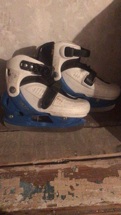 Продам хоккейные коньки