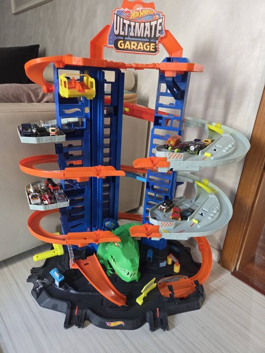 Hot Wheels CITY МЕГА Гараж с Т-РЕКС