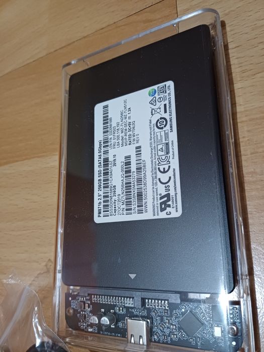 SSD extern 256 GB (SATA 6.0Gbps)  SAMSUNG USB 3.1