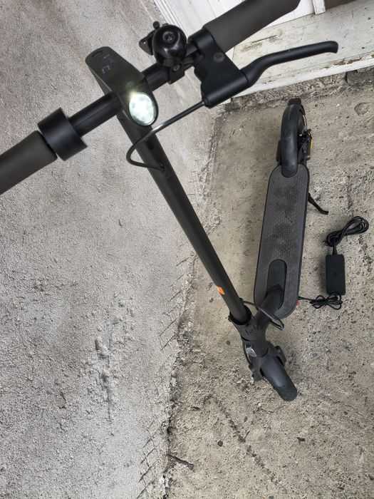 Vând trotinetă electrica Mi Electric Scooter Pro2