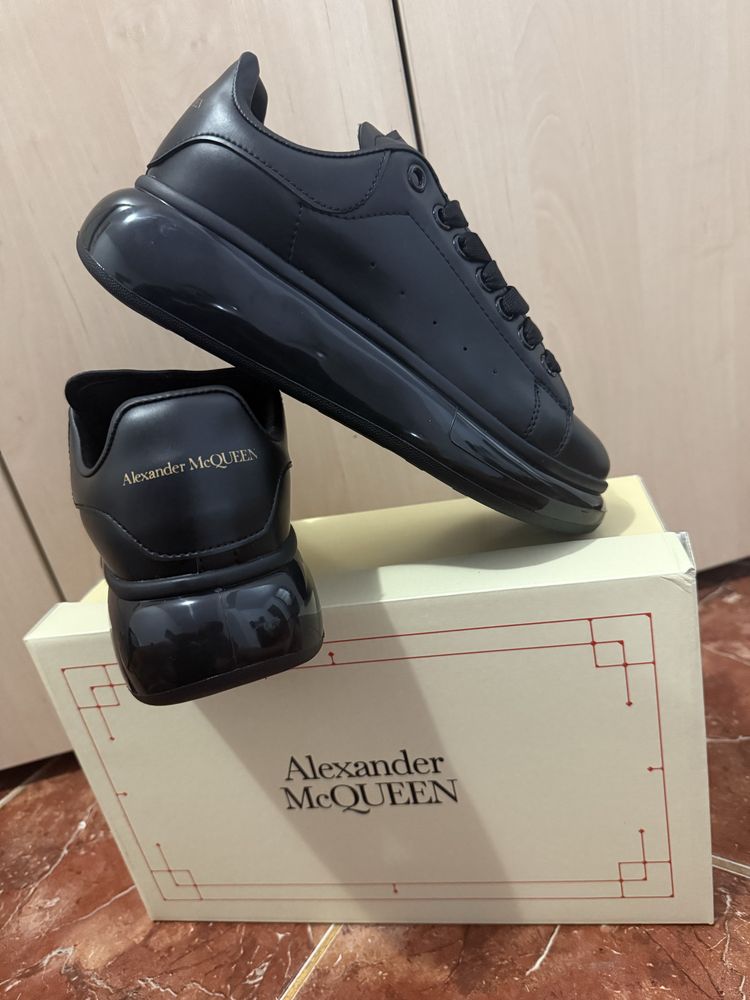 Adidasi Alexander McQueen Negri Piele, Model Nou !