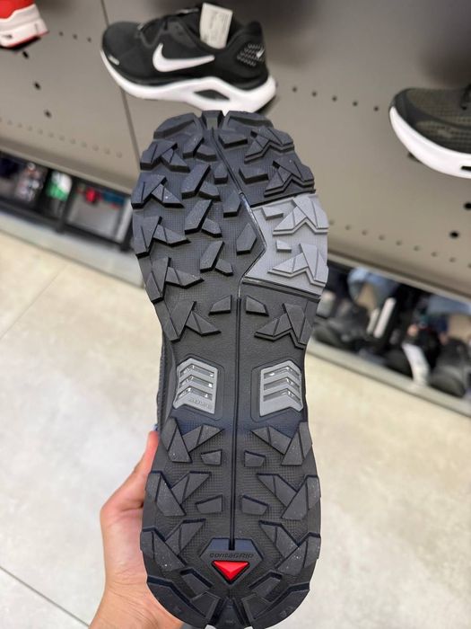 Salomon X Ultra 5 MID GTX qishki poxodlar uchun etik razmer 40,5