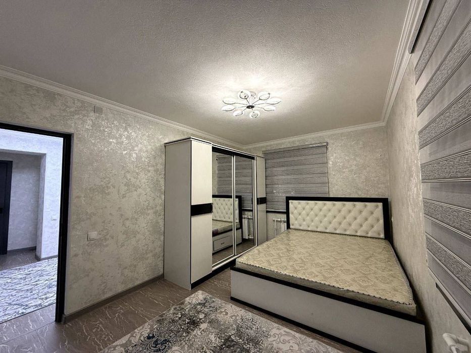 Maksim Gorkiy metrosi yonida