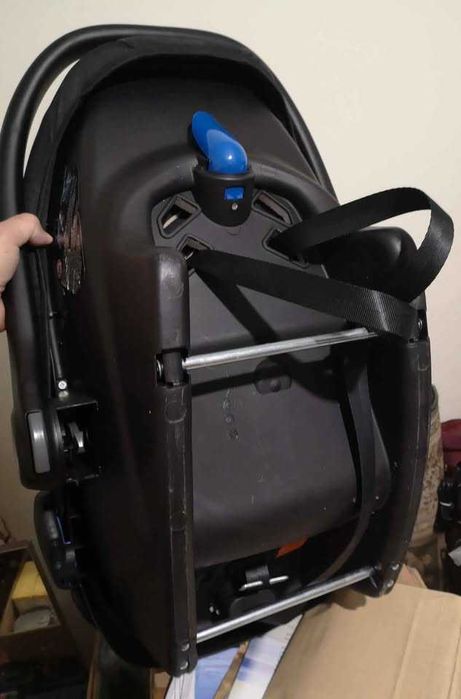 Scaunel auto scoică universal Avionaut Kite impecabil