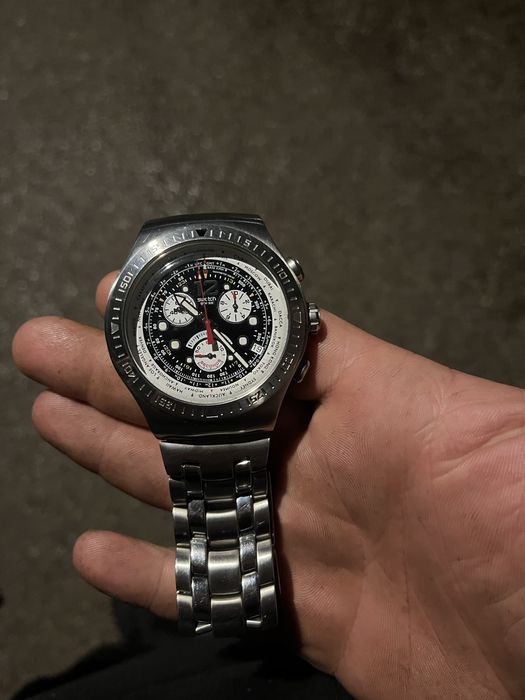 Продавам часовник swatch