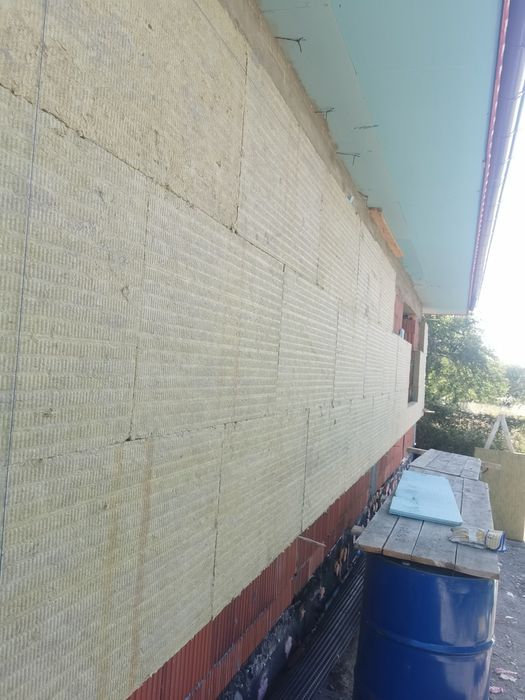 Бригада топлоизолация, тикли, фоаянс, теракот извършва този дейност