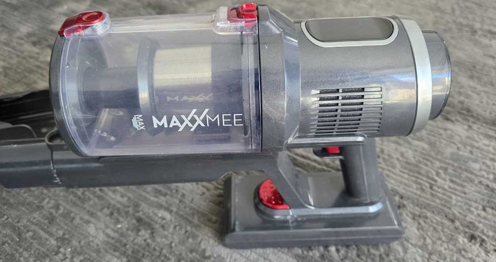 Aspirator vertical pe baterie Maxxmee, filtru HEPA si perie rotativa.