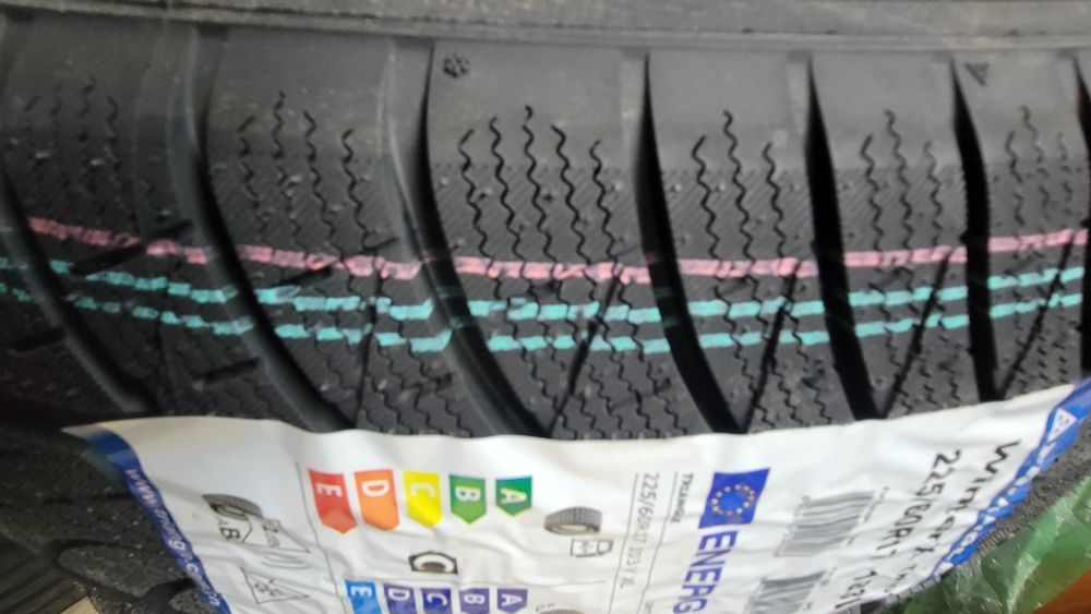Продавам чисто нови зимни гуми 225 60 17