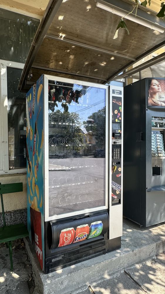 Продавам вендинг машина Necta Samba – готова за работа!