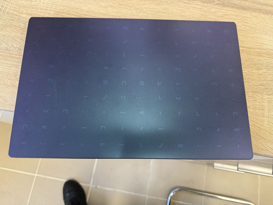 Лаптоп Asus E510m - 15,6”, отличен