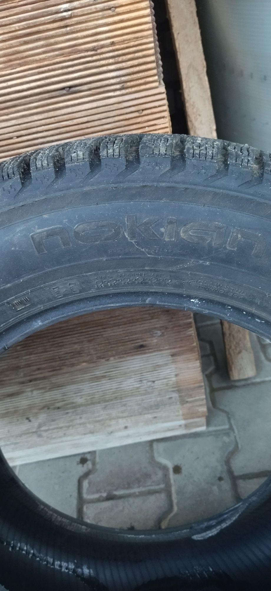 Продам зимние шины 235/60 R16