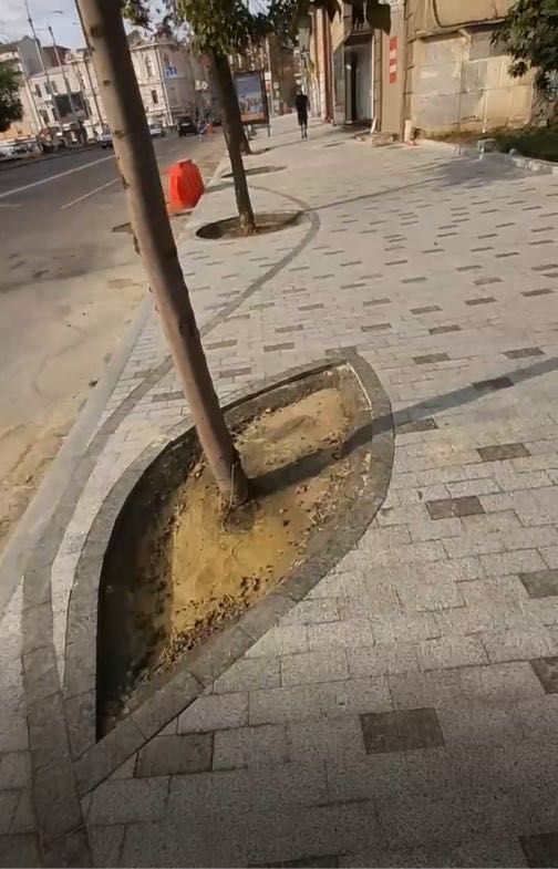 Редене на тротоарни плочки, полагане на павета, паваж.