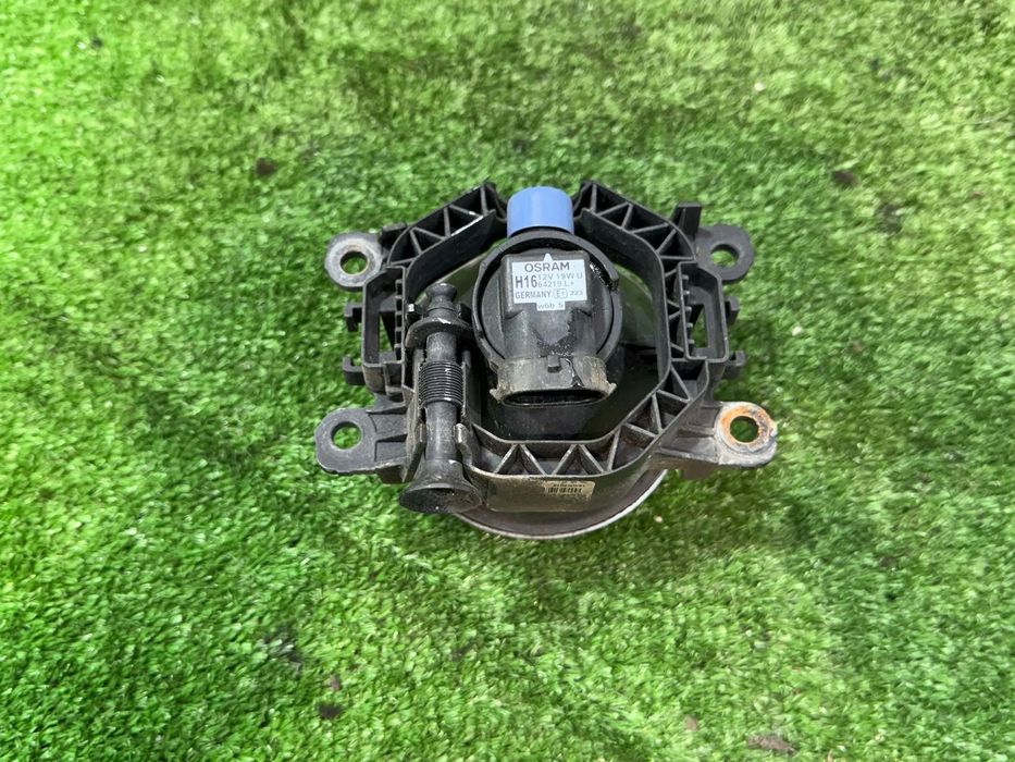 PROIECTOR CEATA FATA STANGA / DREAPTA RENAULT CLIO 4 1.2 BENZINA 2016 COD OEM 261500097R 2012-2018