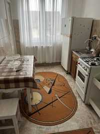 Inchiriez apartament