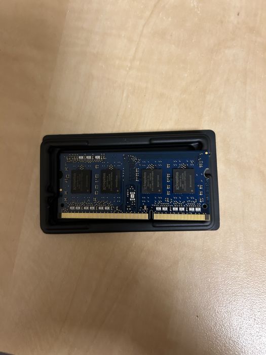 Vand 2 RAM de Laptop 2 GB