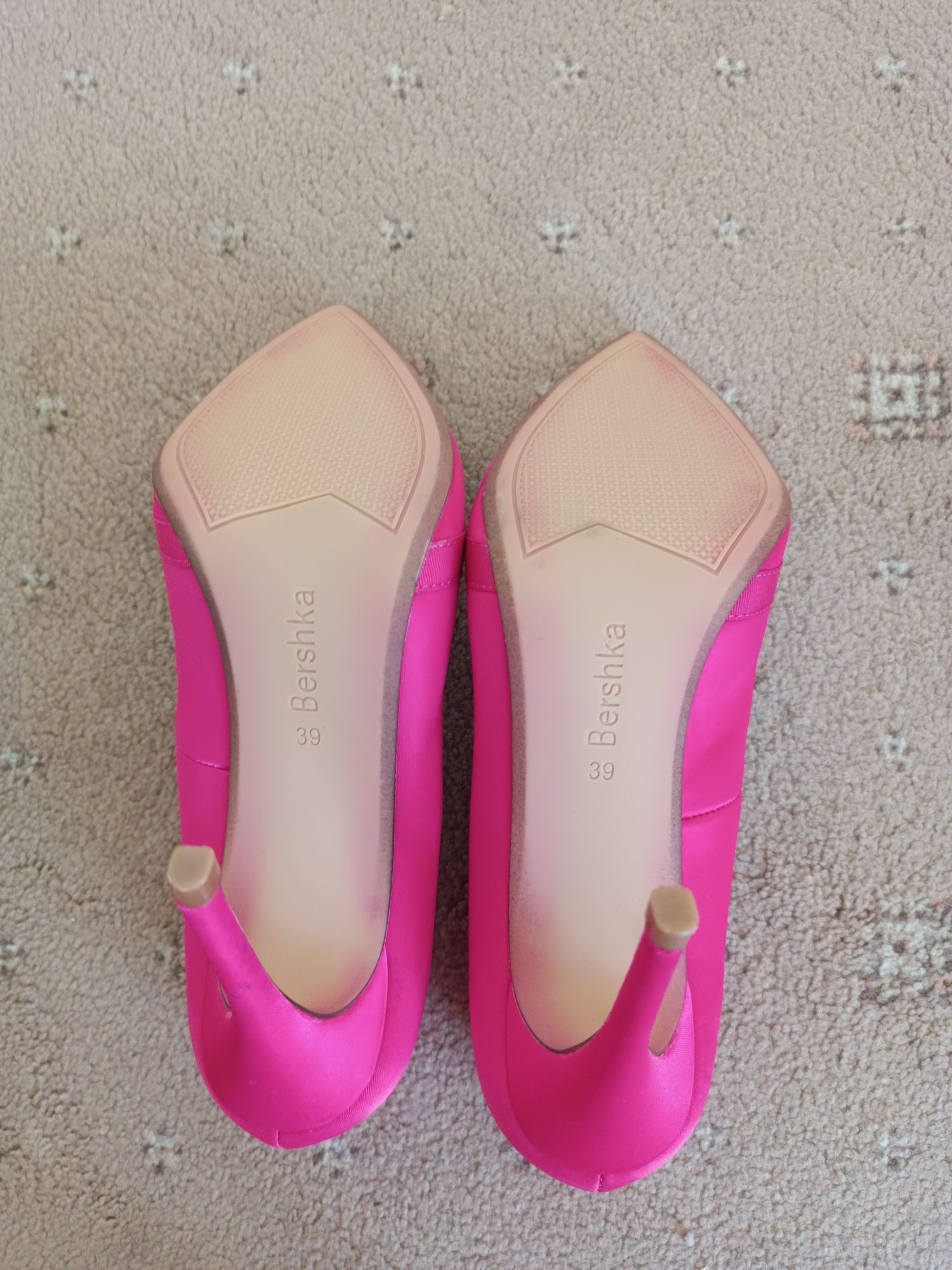 Розови обувки Bershka