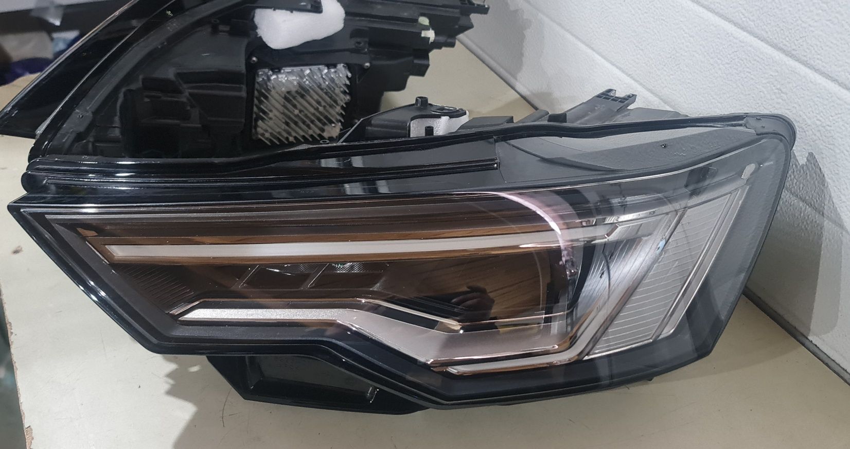 Far stanga dreapta Audi A6 S6 C8 LED MATRIX Europa 4K0941039 4K0941040