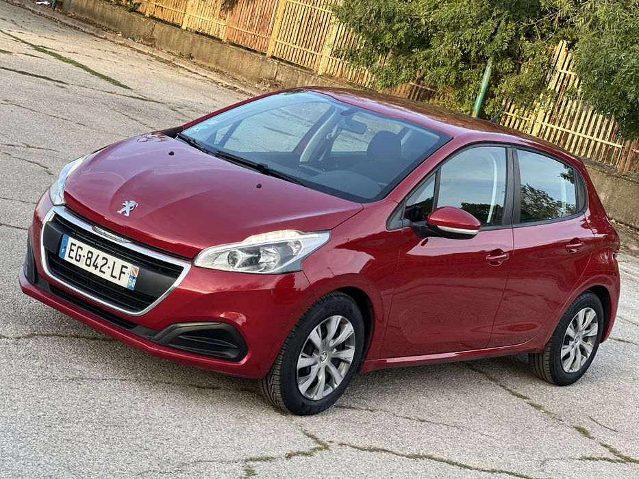 Peugeot_ 208 Face