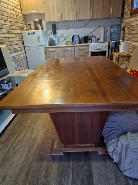 Трапезна маса Баварска орех  комплект със шест стола