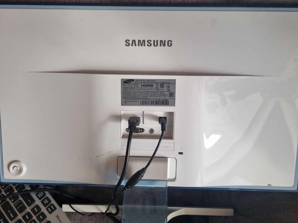 Монитор белый Samsung