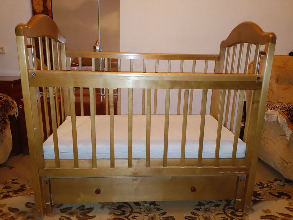 Продам детскую кроватку
