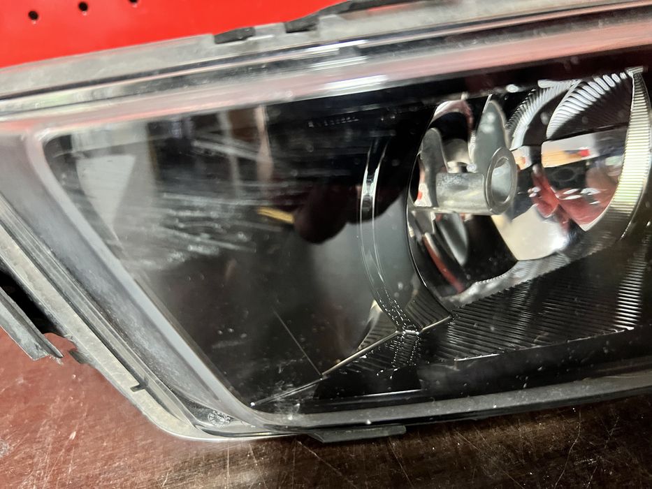 Proiector ceata dreapta Skoda Rapid an 2012-2017