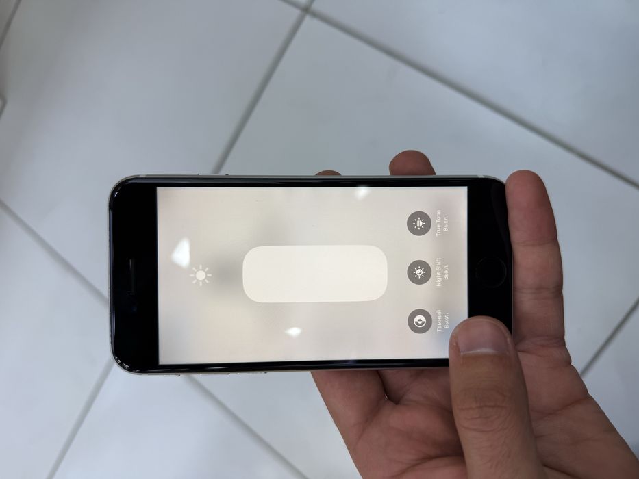 Iphone se 2 holati ideal aybi yuq