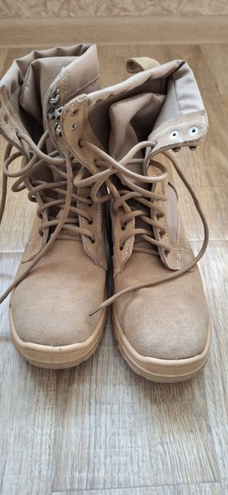 Военные ботинки с высоким берцем