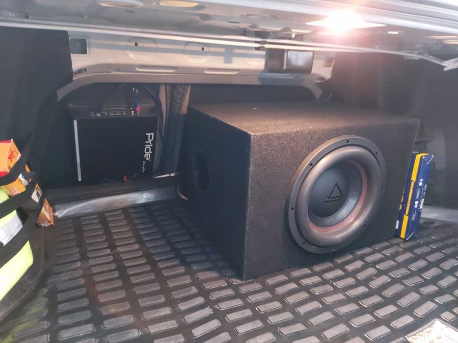 Продам сабвуфер с усилителем