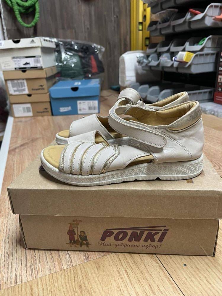 Продавам детски сандалки Ponki номер 28.