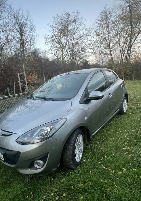 Мазда 2  1.4 бензин