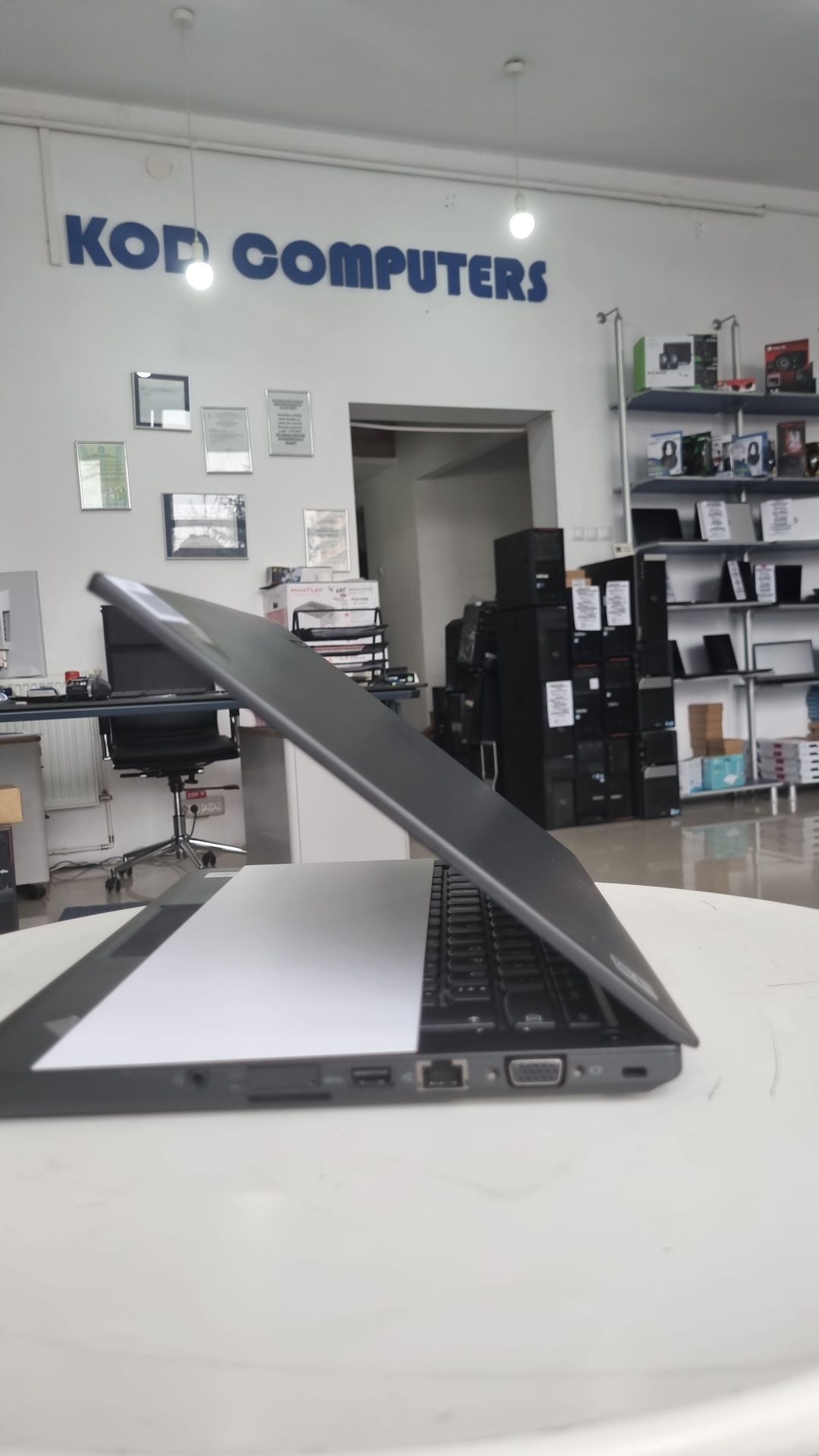 Ultraslim Lenovo T560 - i5 ecran 15.6, 2 baterii, 8G ssd 256 Impecabil