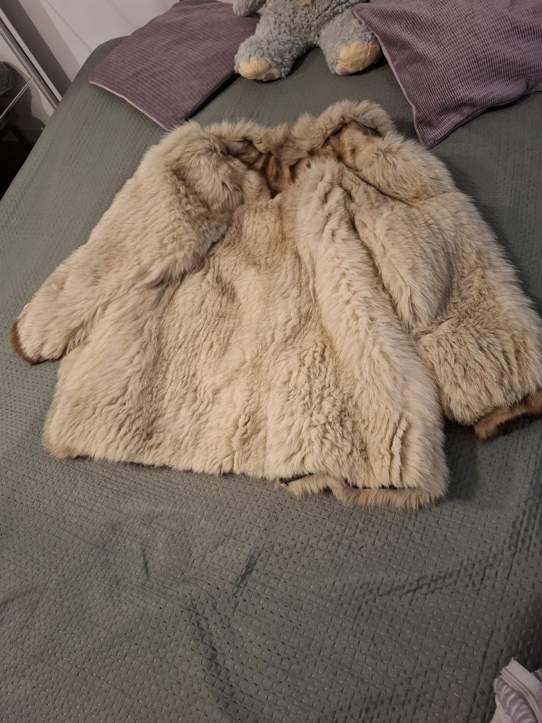 Haina de vulpe argintie măsoară din umăr 75 cm pana jos