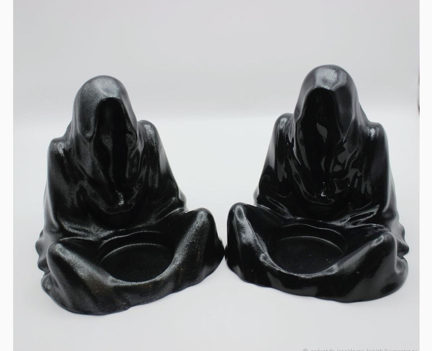 Безликий монах подсвечник