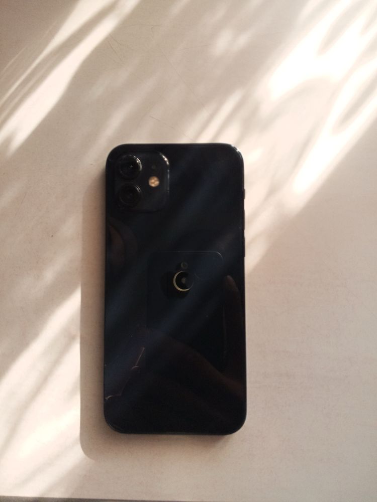 Iphone 12.