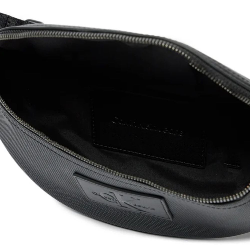 Оригинална мъжка чанта банан Calvin Klein K50K512024