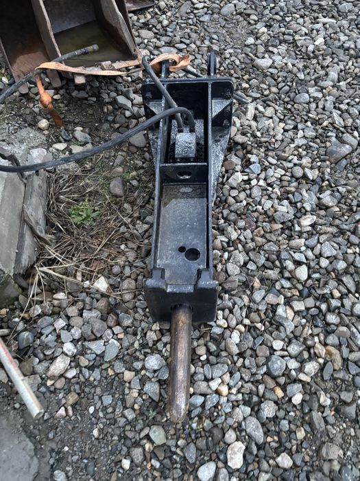 Buldoexcavator FERMEC 3 cupe si picon